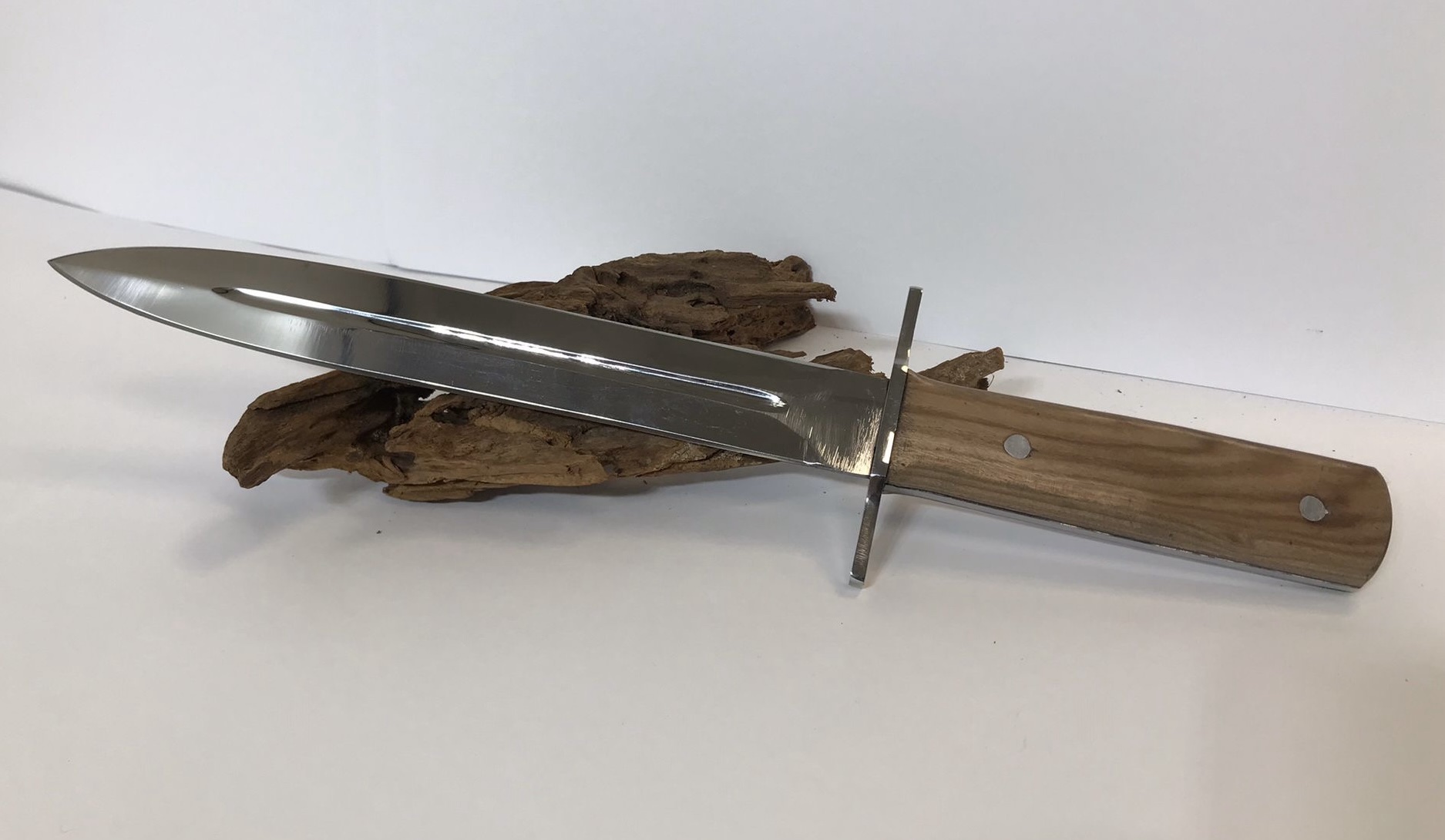 Hirschfänger mir Oliven – Holzgriff